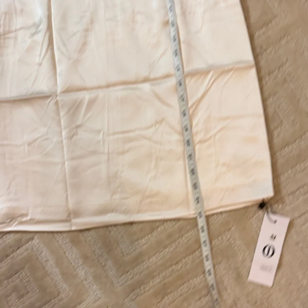 Elegant Cream Sleeveless silk Top - Picture 7 of 7